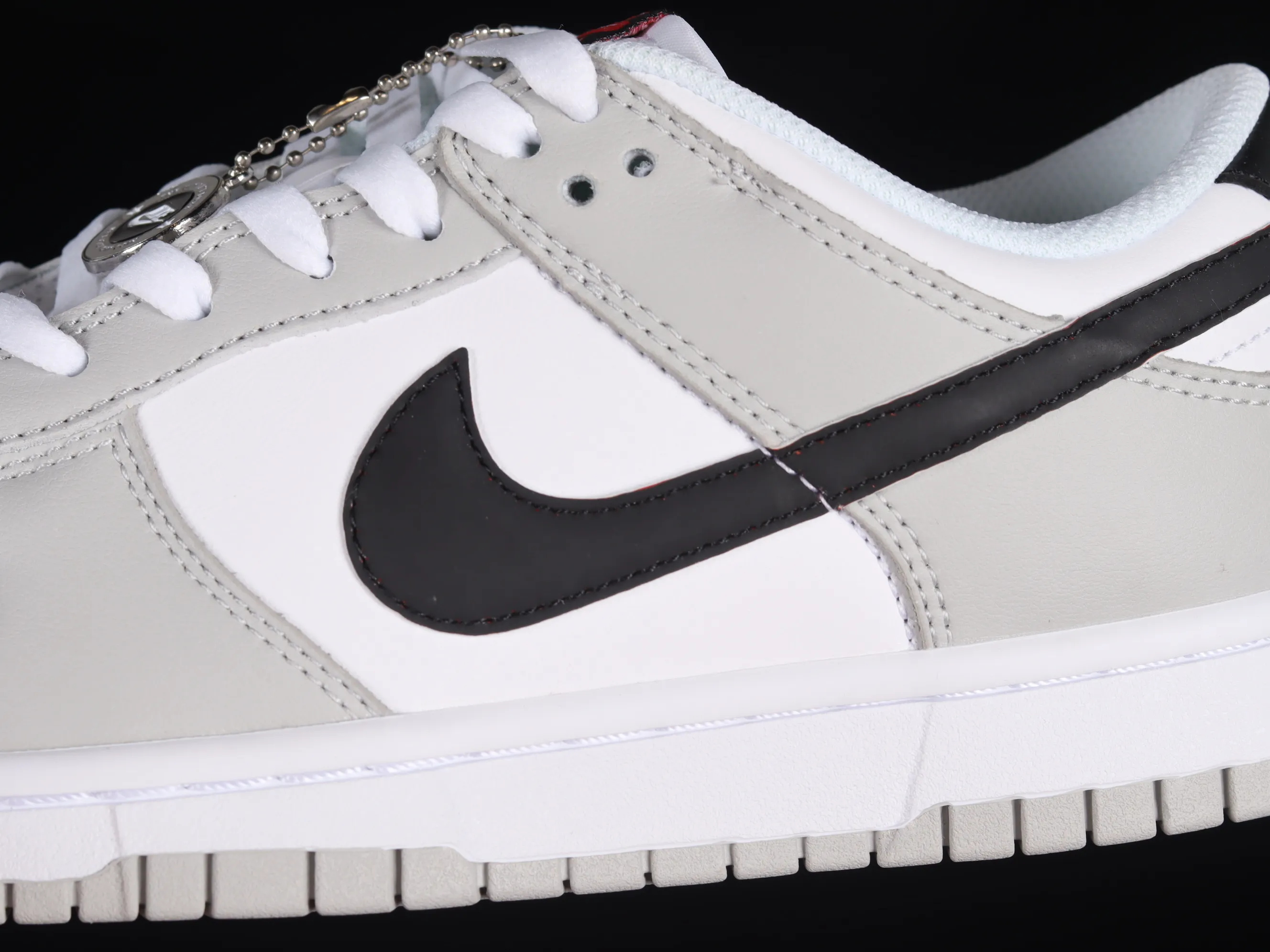 All Categories Nk SB Dunk Series Nk SB Dunk Low Low-top sneakers F version Nk Dunk SB Low Gray white and black scratch-off SB low-top sports and leisure sneakers DR9654-001